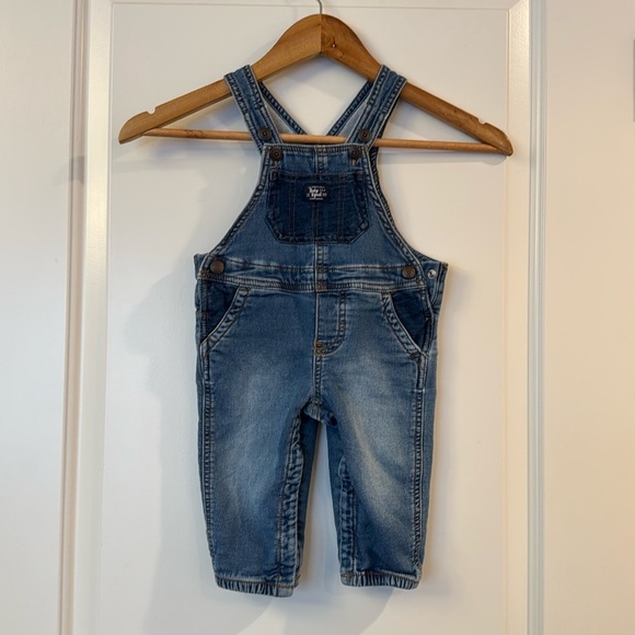 OshKosh B'gosh Other - baby Oshkosh b'gosh overalls - boys or girls size 9 months pocket details